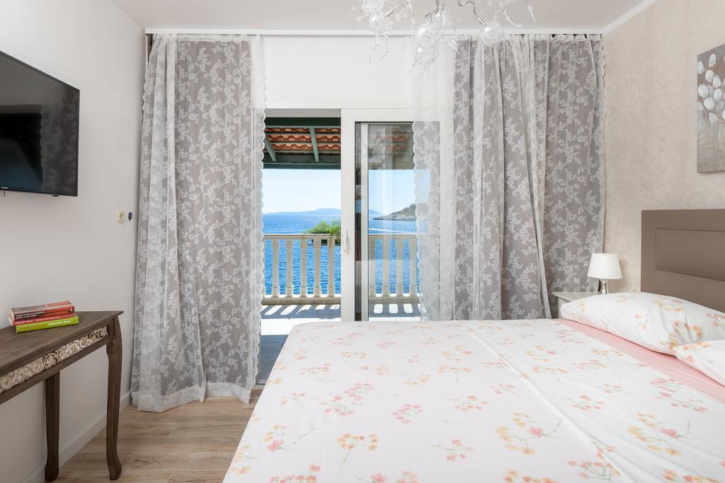 Superb Beachfront Luxury Seaview With Private Beach Milna  Esterno foto