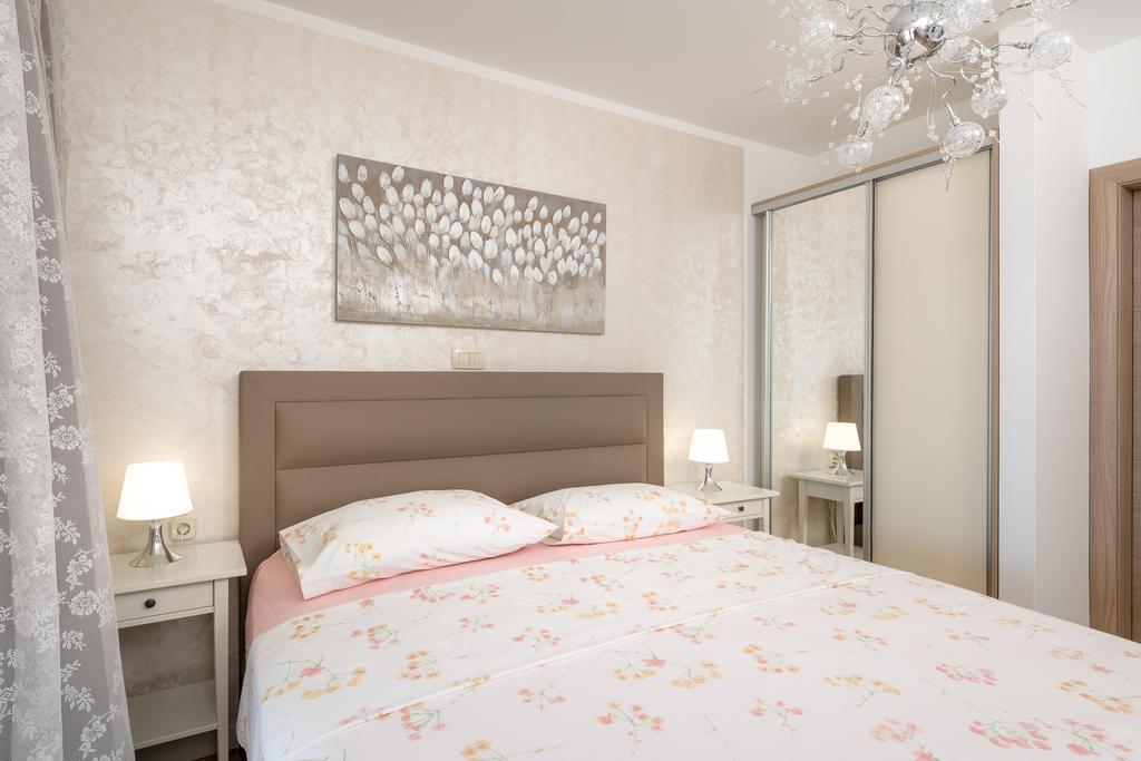 Superb Beachfront Luxury Seaview With Private Beach Milna  Esterno foto