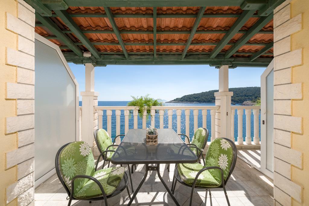 Superb Beachfront Luxury Seaview With Private Beach Milna  Esterno foto