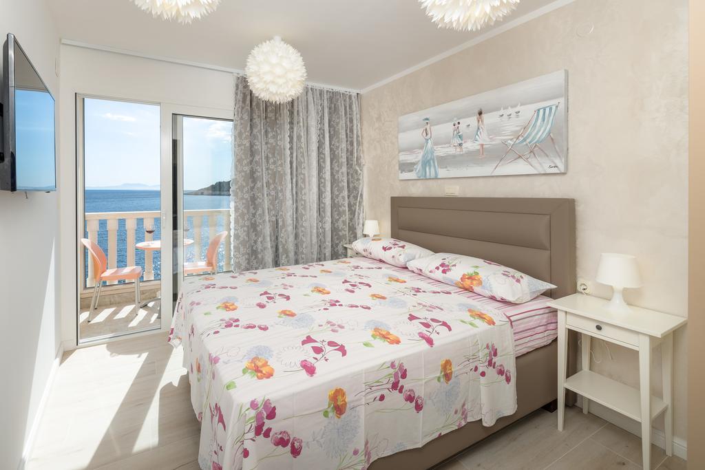 Superb Beachfront Luxury Seaview With Private Beach Milna  Esterno foto