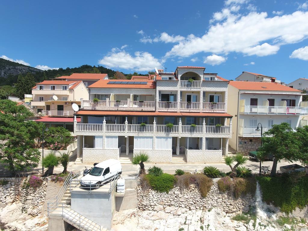 Superb Beachfront Luxury Seaview With Private Beach Milna  Esterno foto