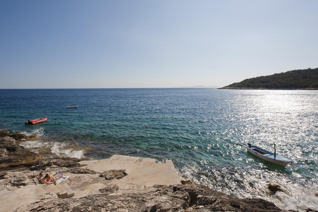 Superb Beachfront Luxury Seaview With Private Beach Milna  Esterno foto