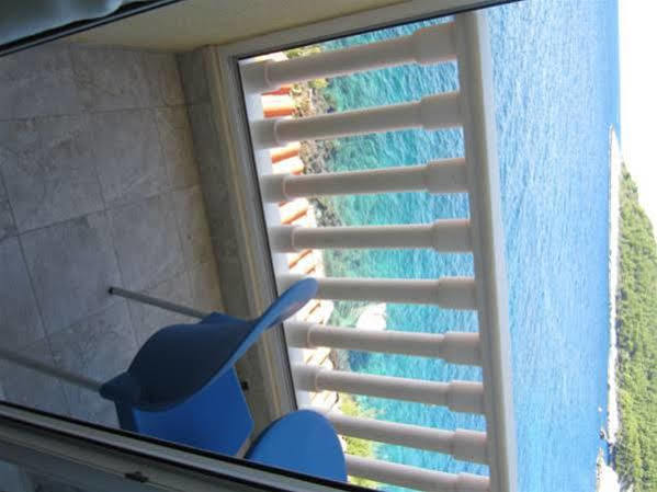 Superb Beachfront Luxury Seaview With Private Beach Milna  Esterno foto