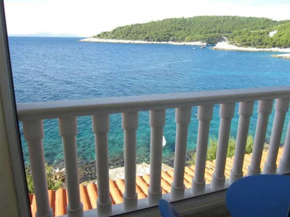 Superb Beachfront Luxury Seaview With Private Beach Milna  Esterno foto