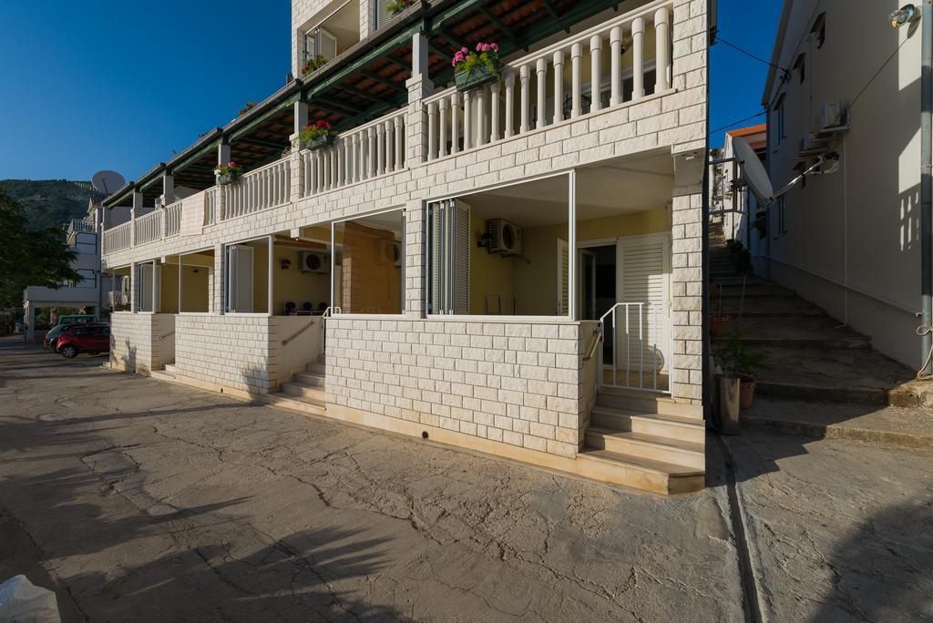 Superb Beachfront Luxury Seaview With Private Beach Milna  Esterno foto