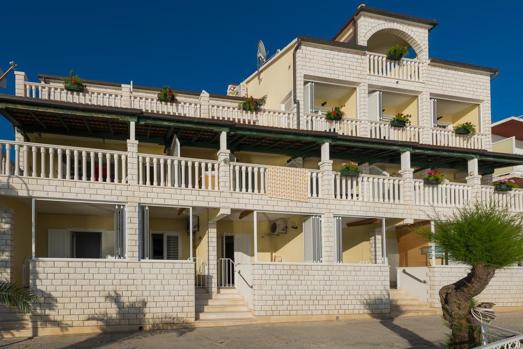 Superb Beachfront Luxury Seaview With Private Beach Milna  Esterno foto