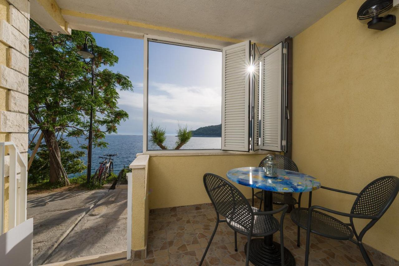 Superb Beachfront Luxury Seaview With Private Beach Milna  Esterno foto